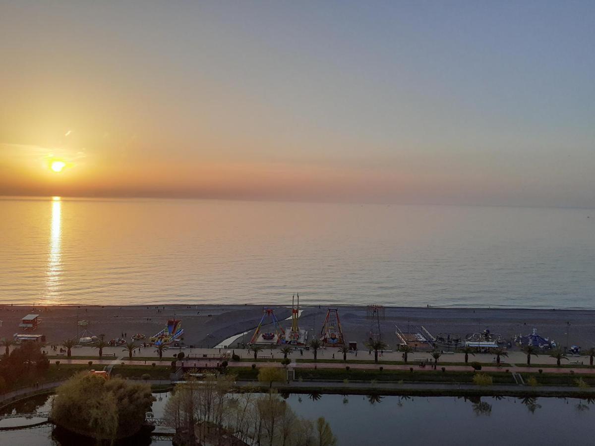 Only Front Sea View, No Side View, Wonderful Panorama, High Floor, Location Guarantee Aparthotel Batumi Exterior photo