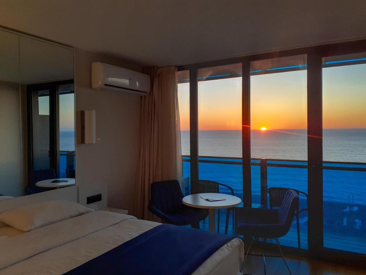 Only Front Sea View, No Side View, Wonderful Panorama, High Floor, Location Guarantee Aparthotel Batumi Exterior photo
