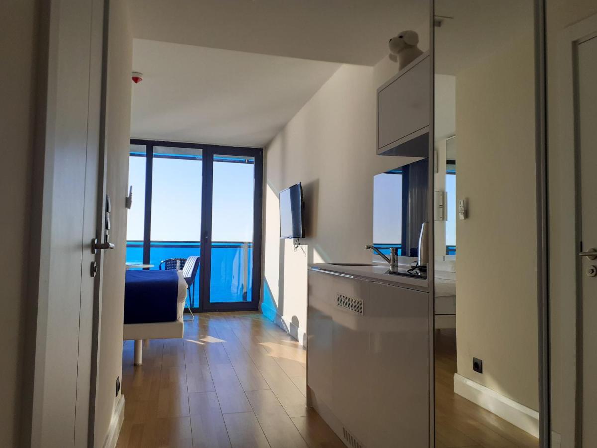 Only Front Sea View, No Side View, Wonderful Panorama, High Floor, Location Guarantee Aparthotel Batumi Exterior photo